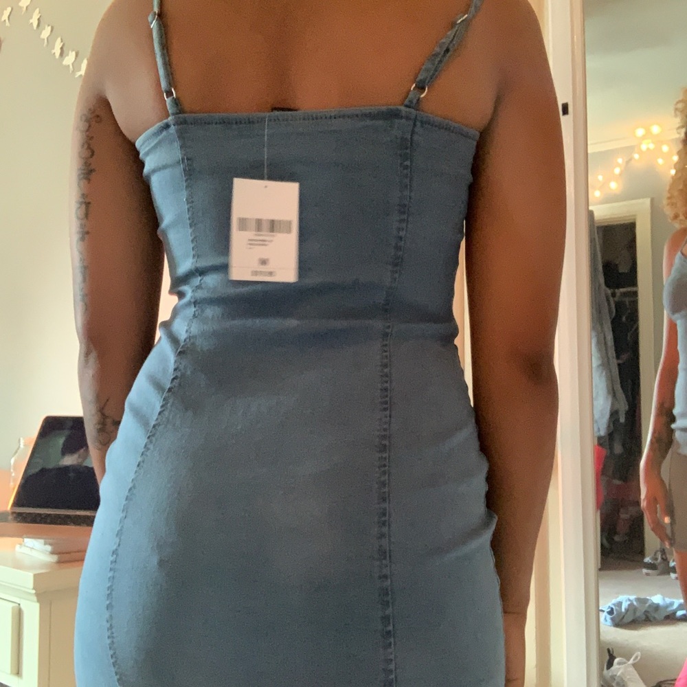 Dress - Picture 4 of 4